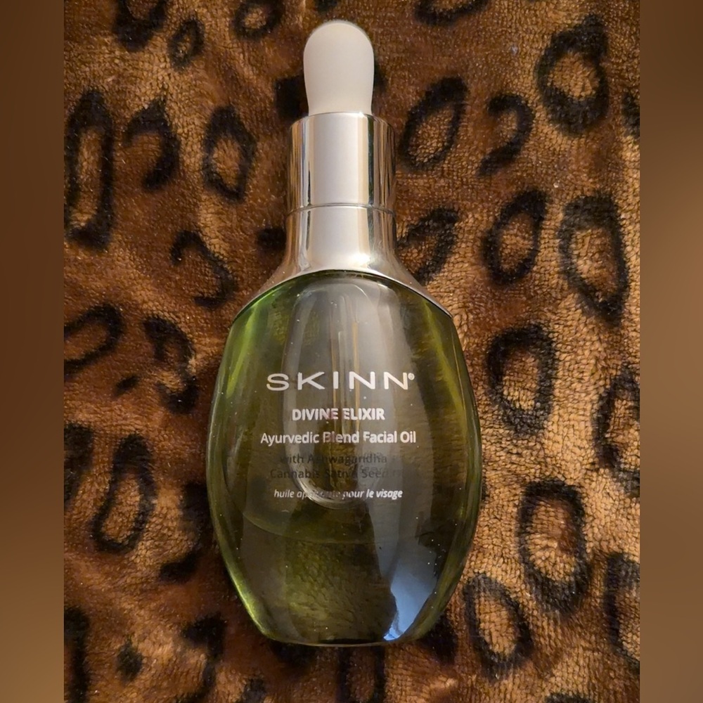 SKINN DIVINE ELIXIR Ayurvedic Blend Facial Oil 1 oz - Picture 4 of 4